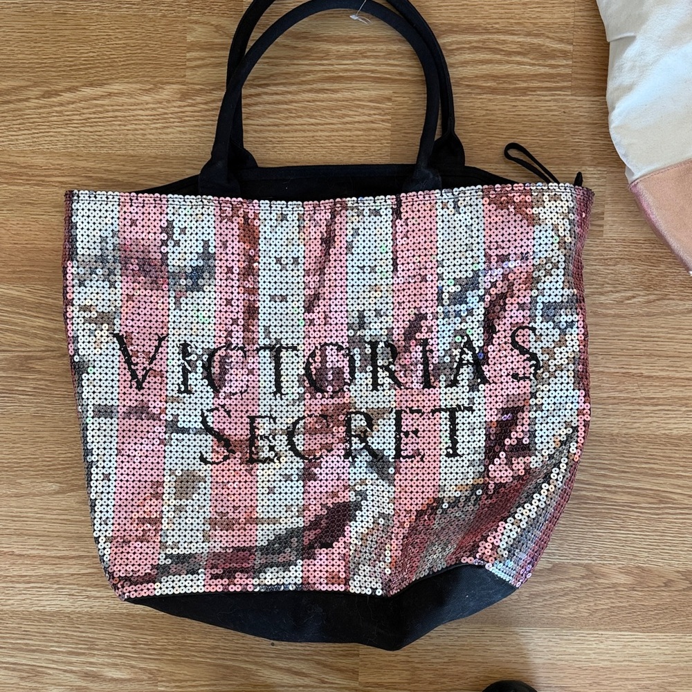 Victoria’s Secret tote bags